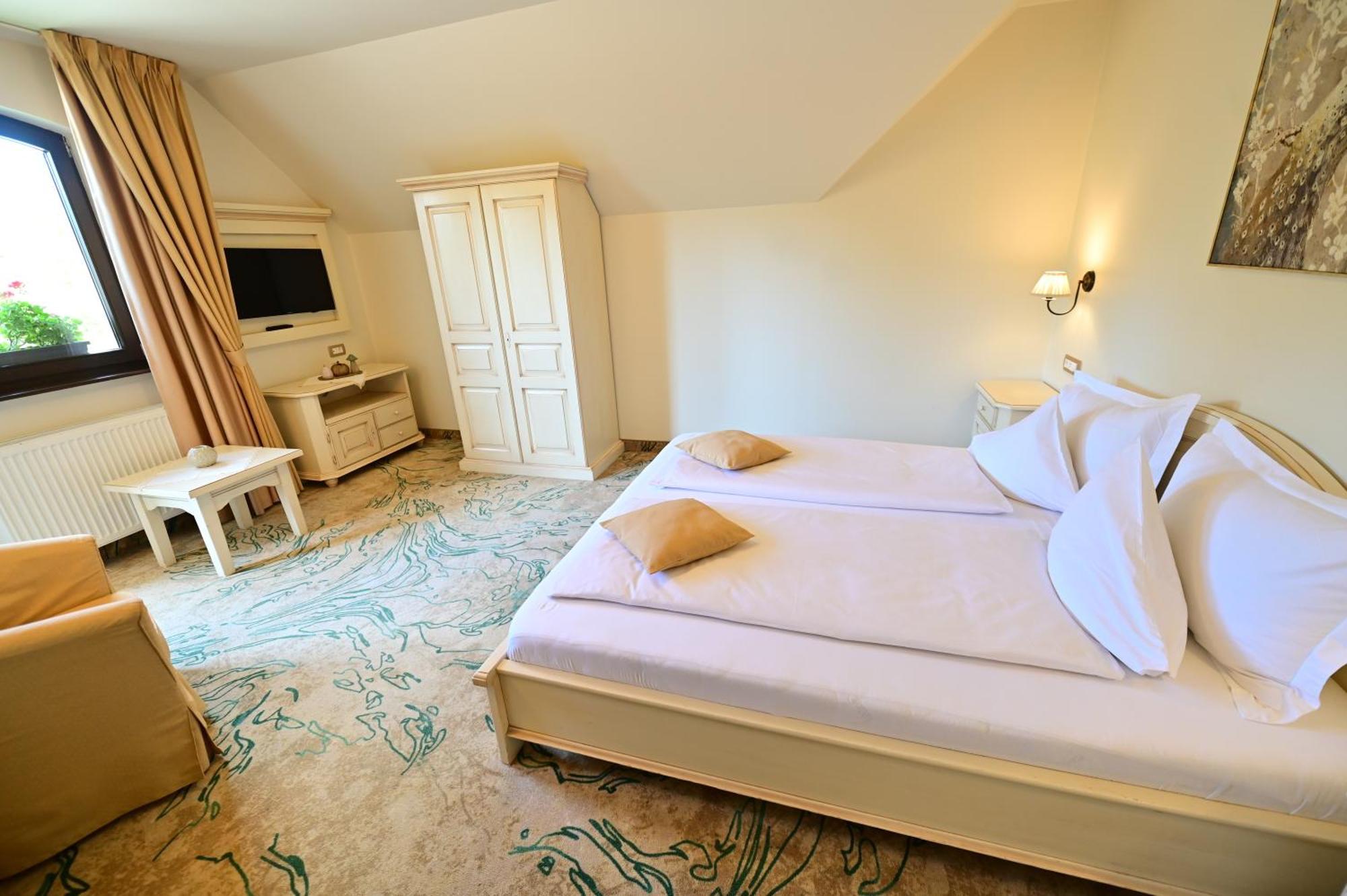 Natura Family Resort Avrig Buitenkant foto